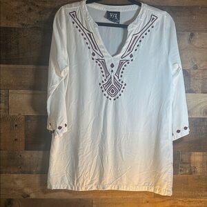 Escapada White Tunic with Maroon Embroidery